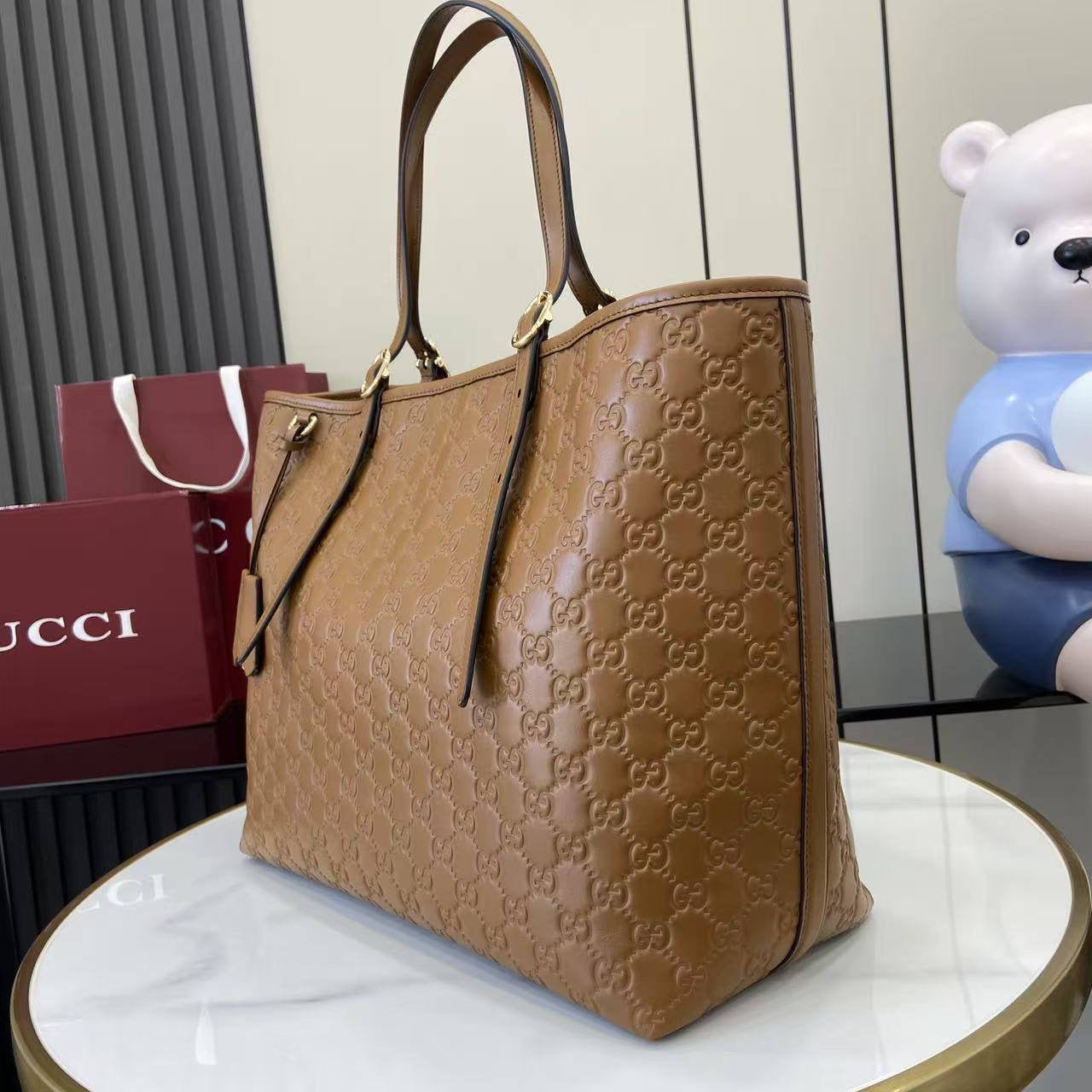 GU EMBLEM LARGE TOTE CAFE