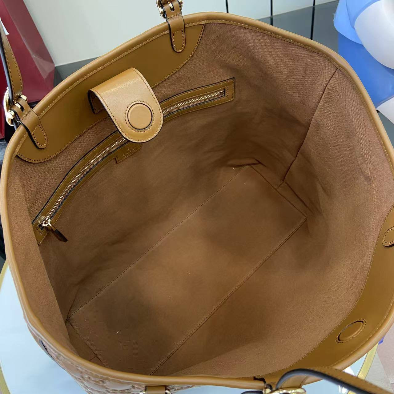 GU EMBLEM LARGE TOTE CAFE