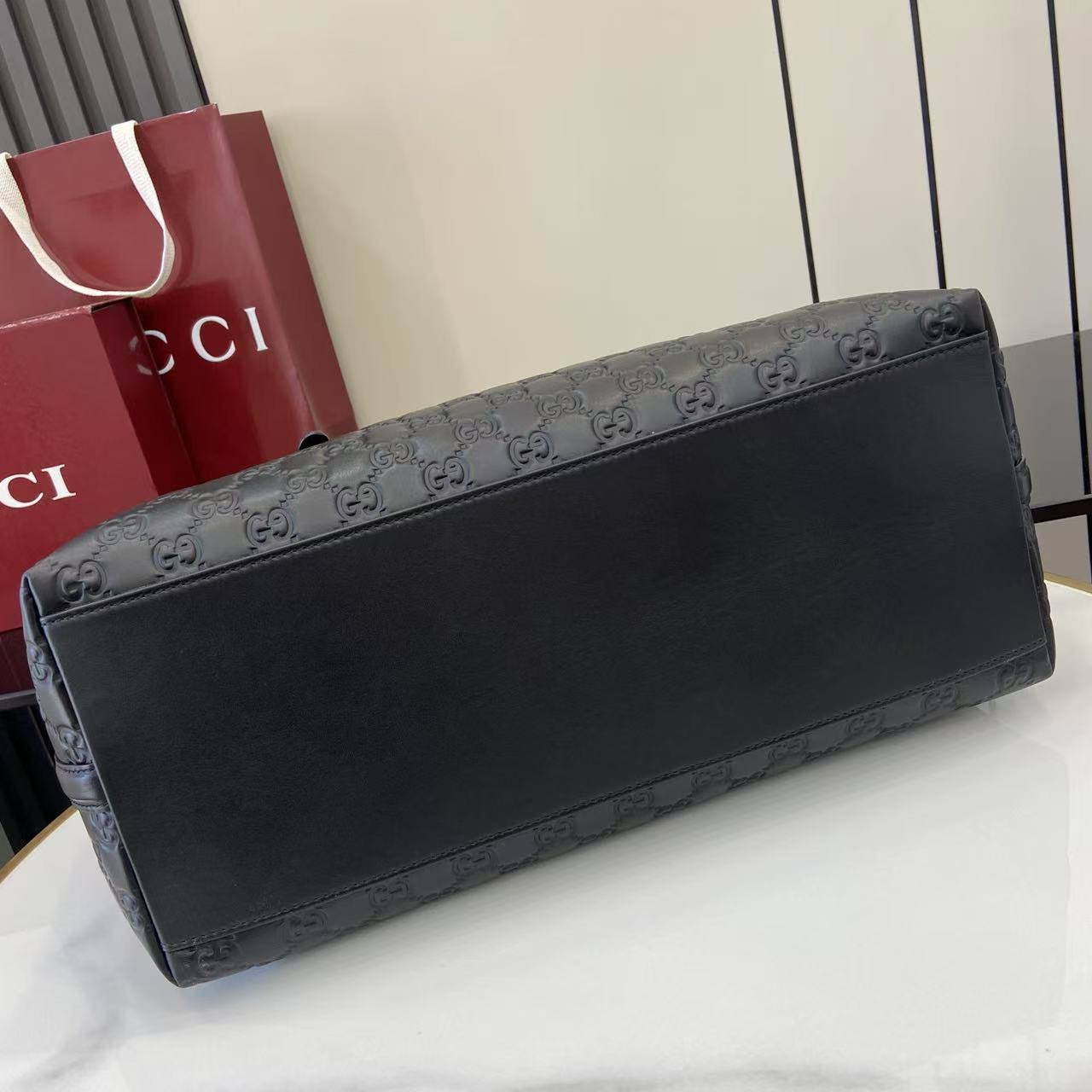 GU EMBLEM LARGE TOTE NEGRO