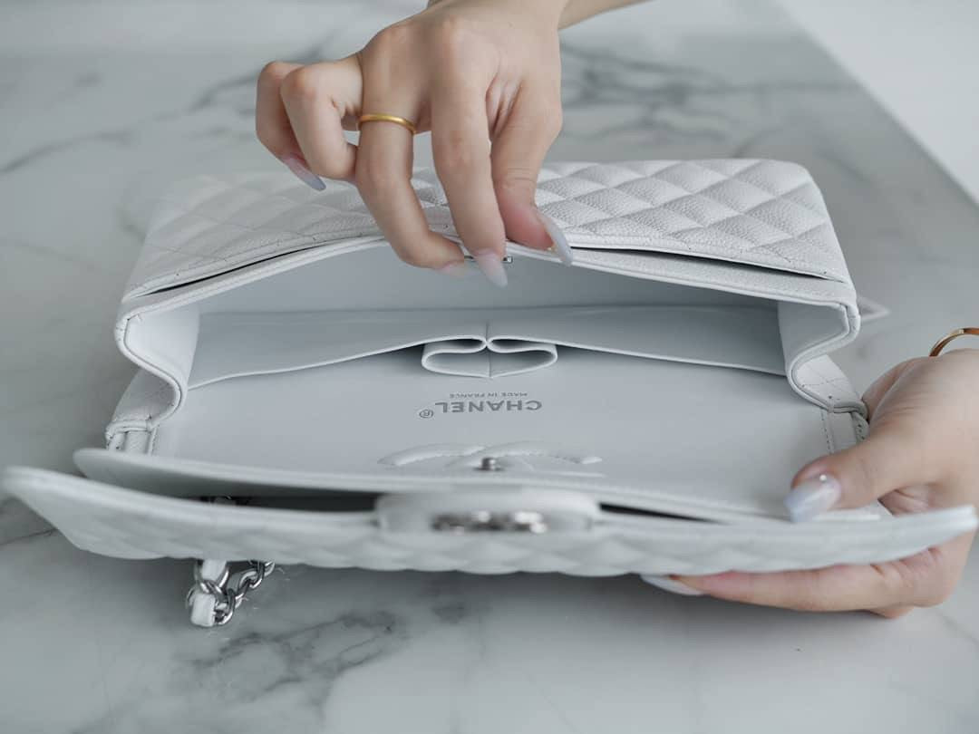 CC FLAP BAG 26 BLANCA CAVIAR