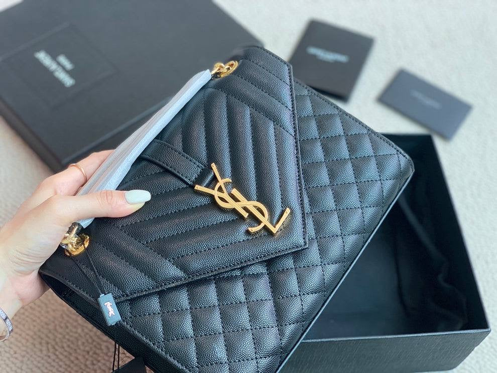 YL ENVELOPE NEGRO CON DORADO