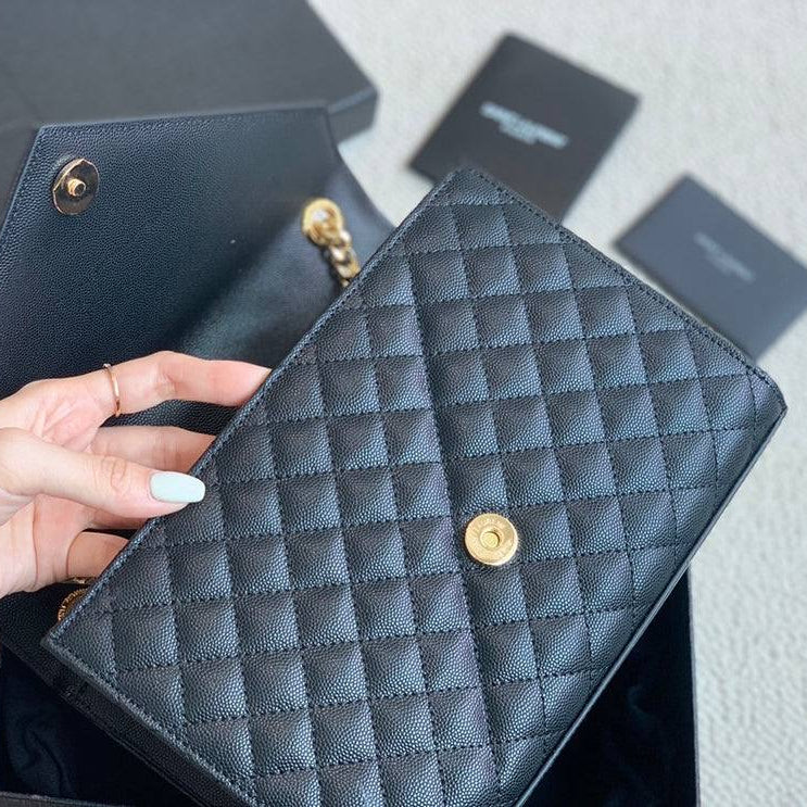 YL ENVELOPE NEGRO CON DORADO