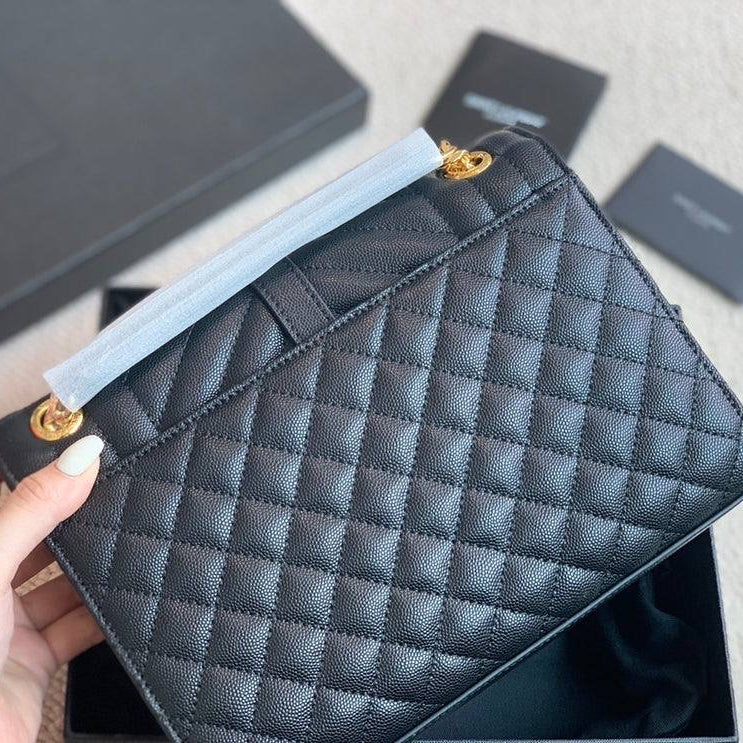 YL ENVELOPE NEGRO CON DORADO