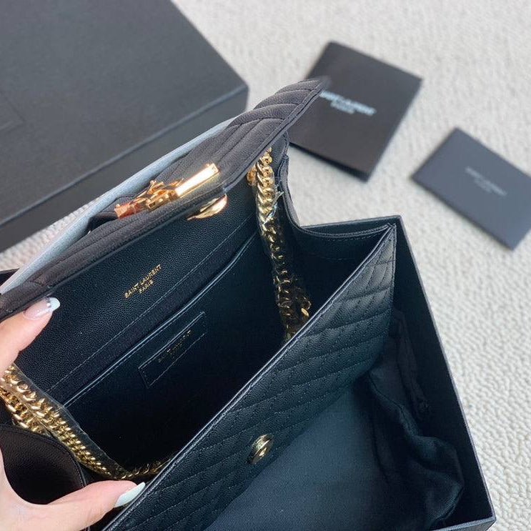 YL ENVELOPE NEGRO CON DORADO