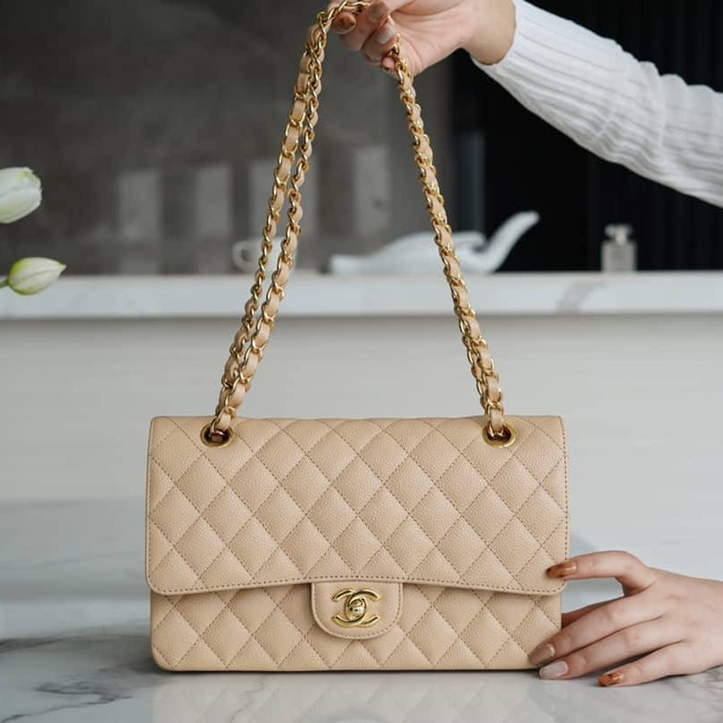 BOLSO FLAP 26 BEIGE CAVIAR