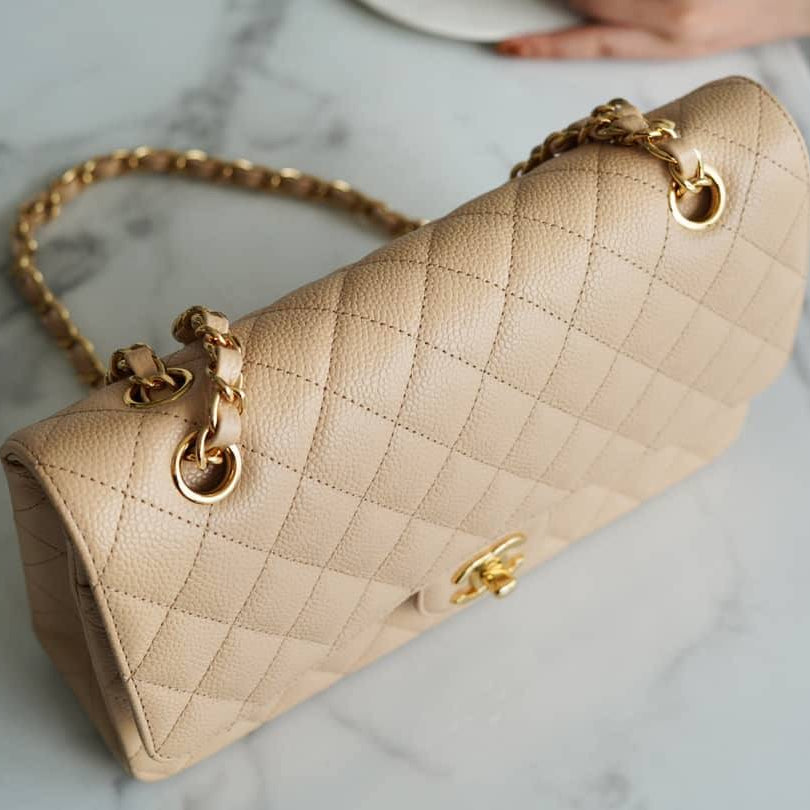 CC FLAP 26 BEIGE CAVIAR
