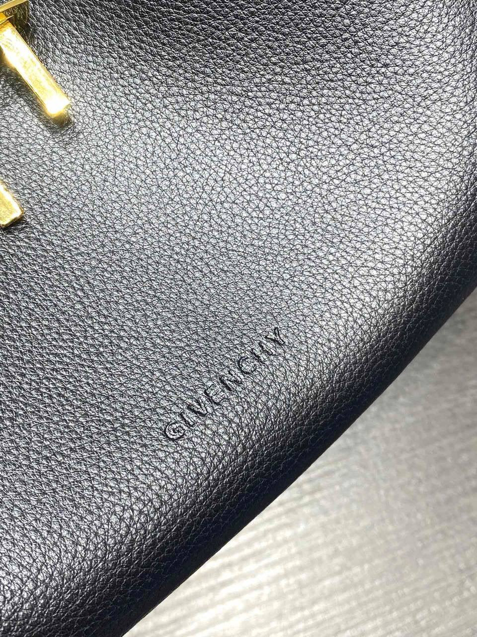 GY G HOBO MEDIUM NEGRO