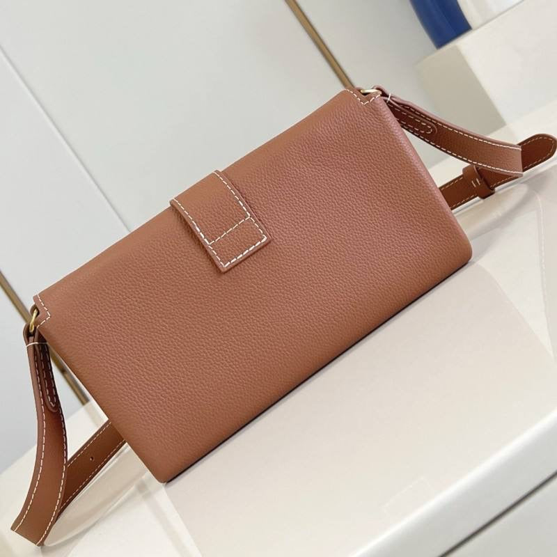 LL WALLET ON CHAIN LOW KEY CAFE