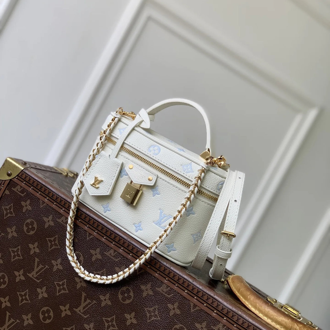 LL VANITY CHAIN