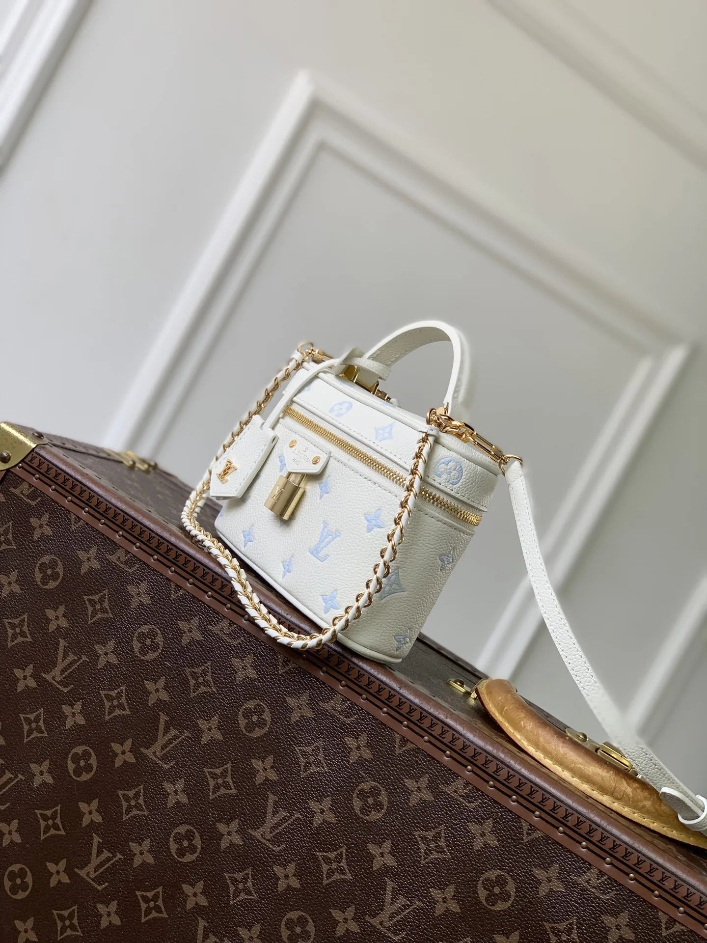 LL VANITY CHAIN
