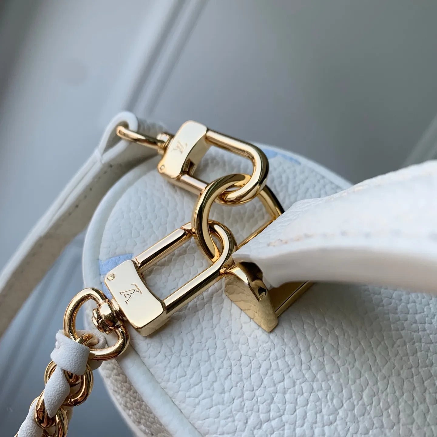 LL VANITY CHAIN