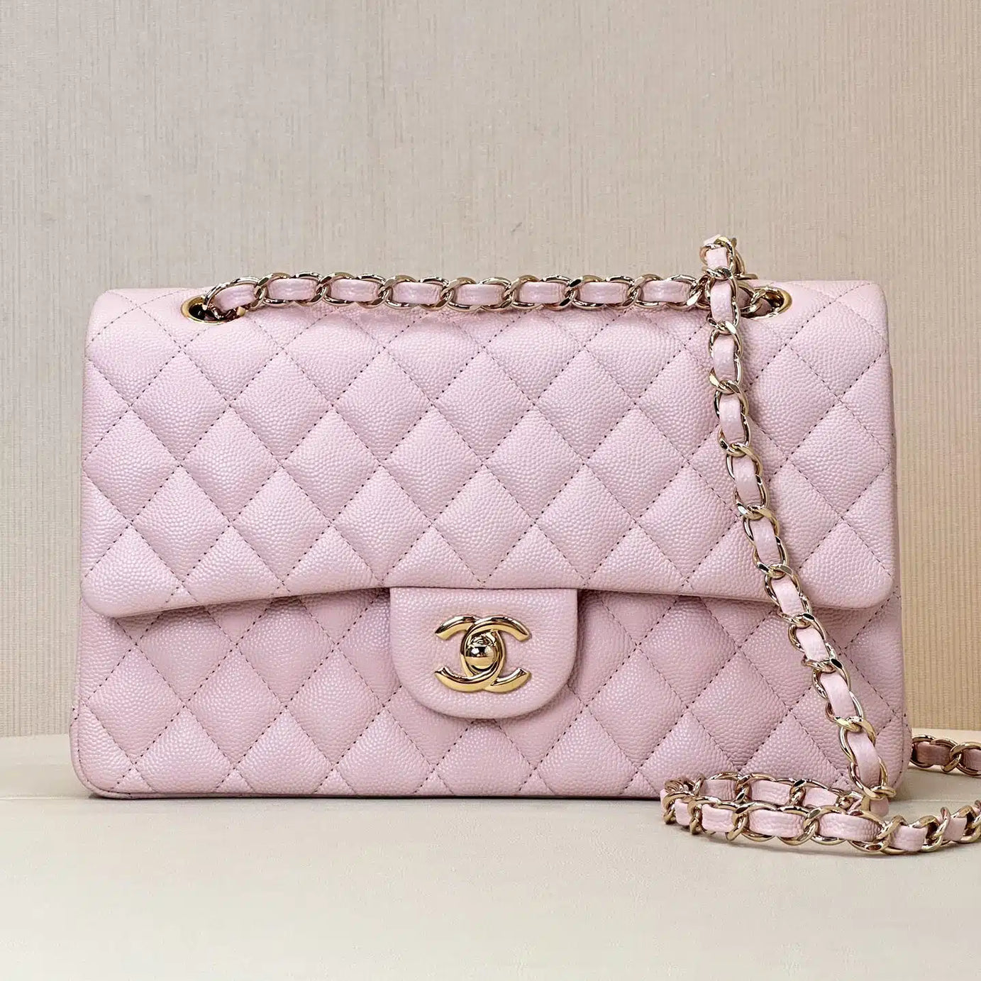 CC CLASSIC 26 FLAP CAVIAR | ROSA HQ