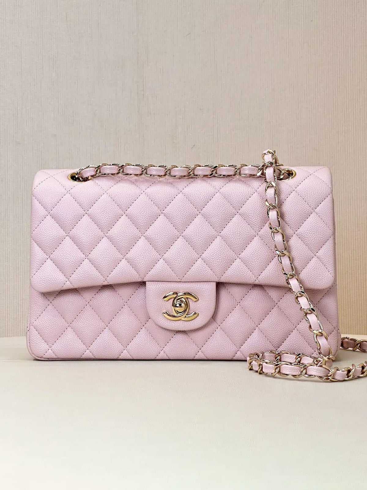 CC CLASSIC 26 FLAP CAVIAR | ROSA HQ