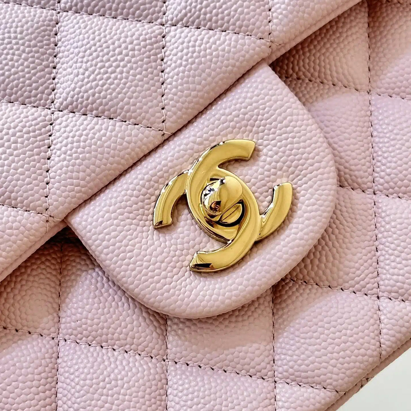 CC CLASSIC 26 FLAP CAVIAR | ROSA HQ