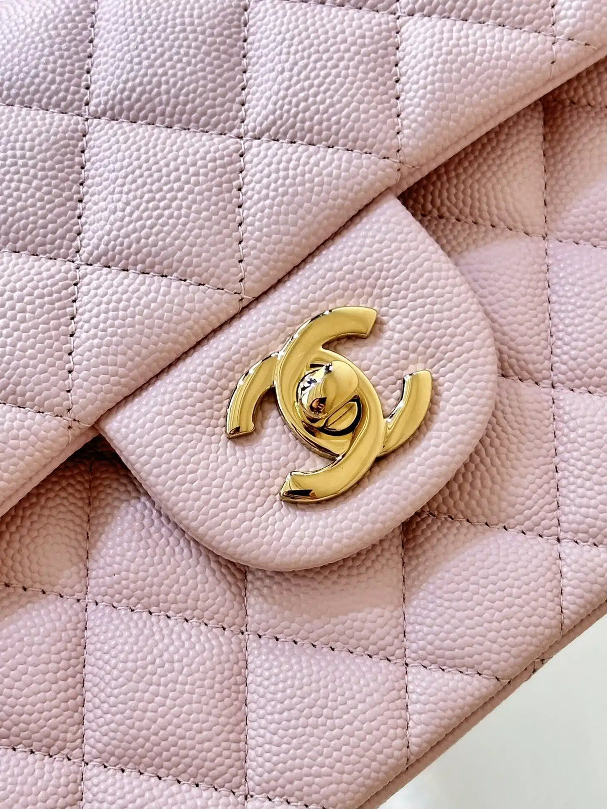 CC CLASSIC 26 FLAP CAVIAR | ROSA HQ