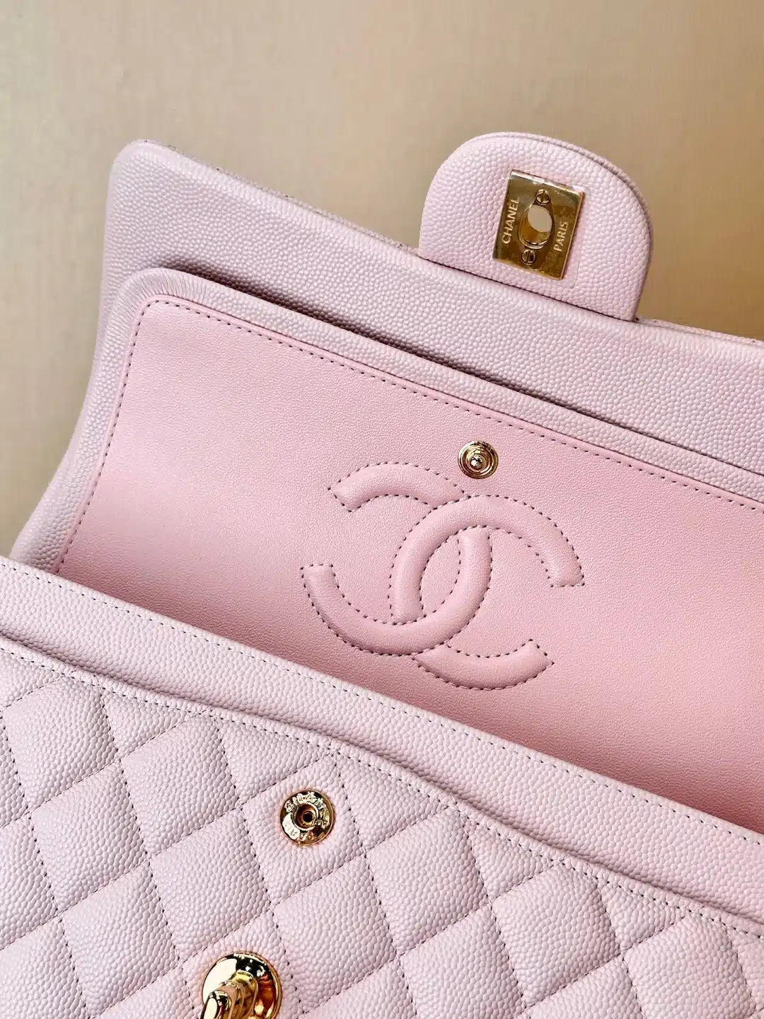 CC CLASSIC 26 FLAP CAVIAR | ROSA HQ