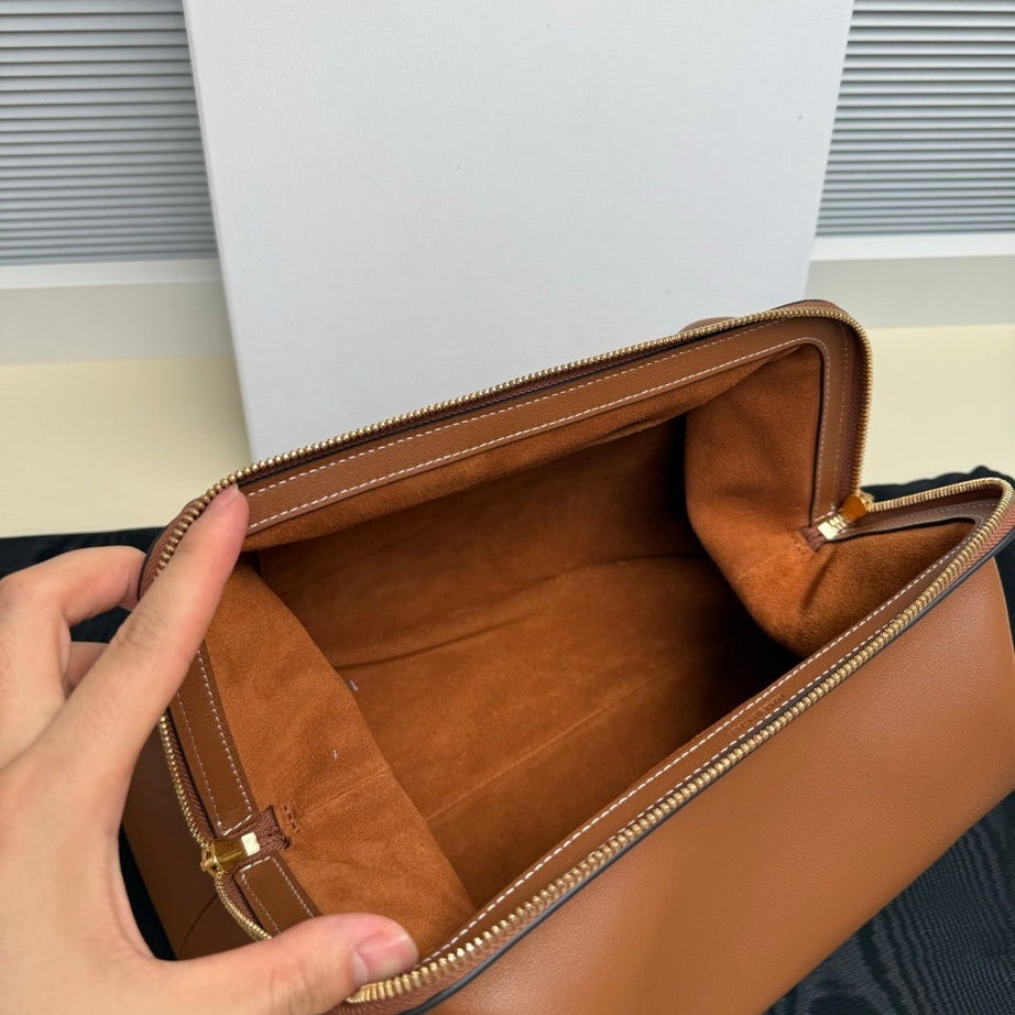 CL DOCTORS POUCH CAFE