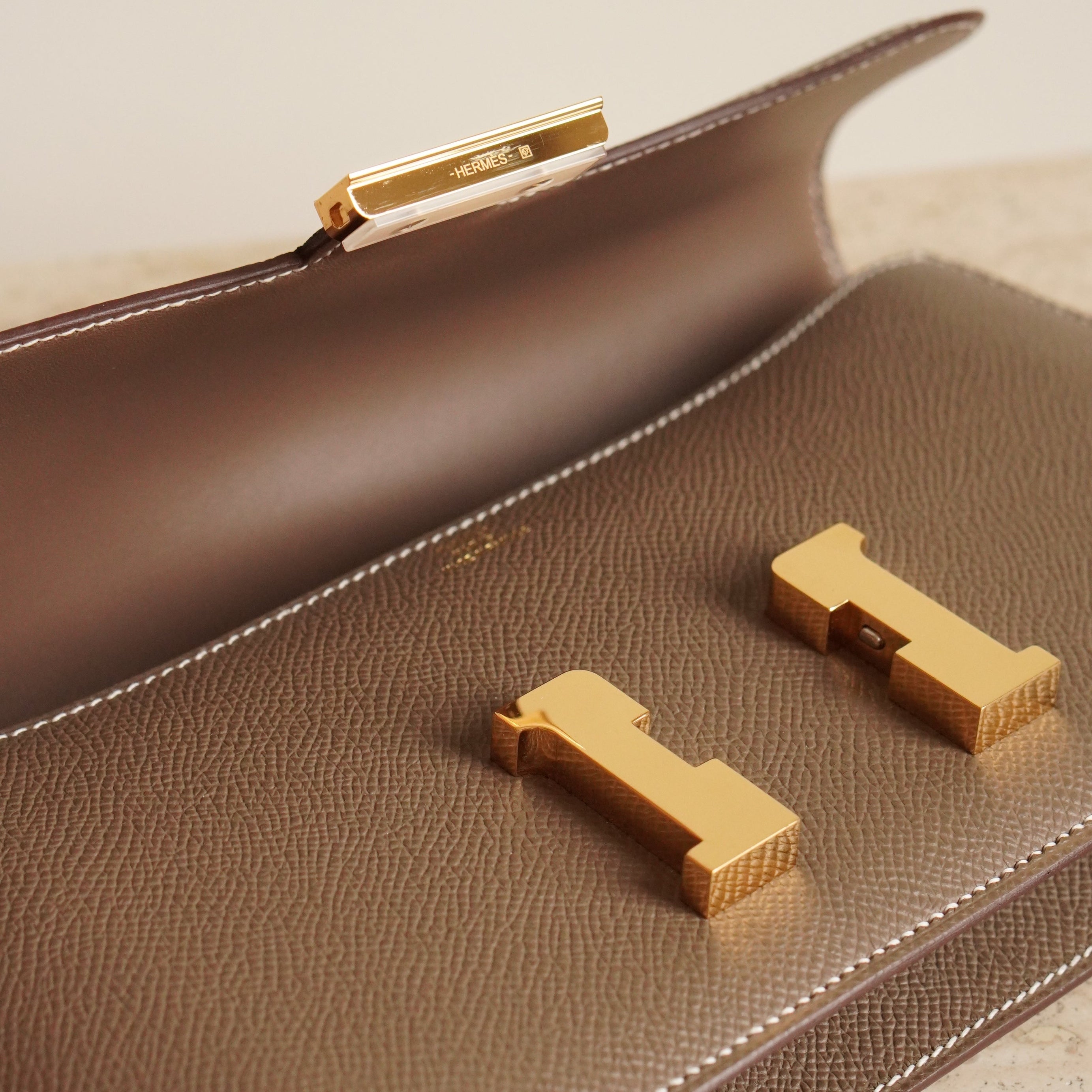 H CONSTANCE TO GO WALLET