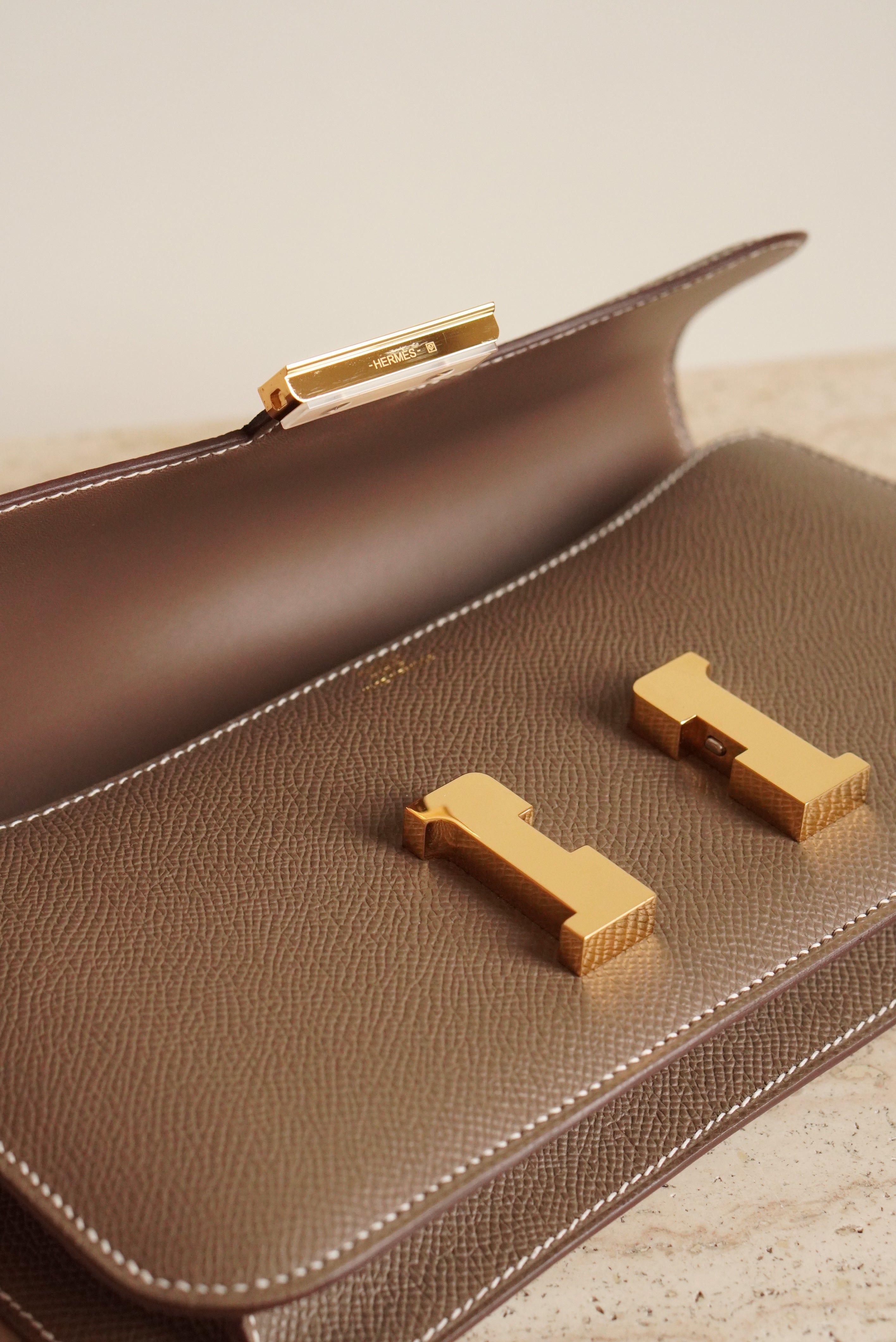 H CONSTANCE TO GO WALLET
