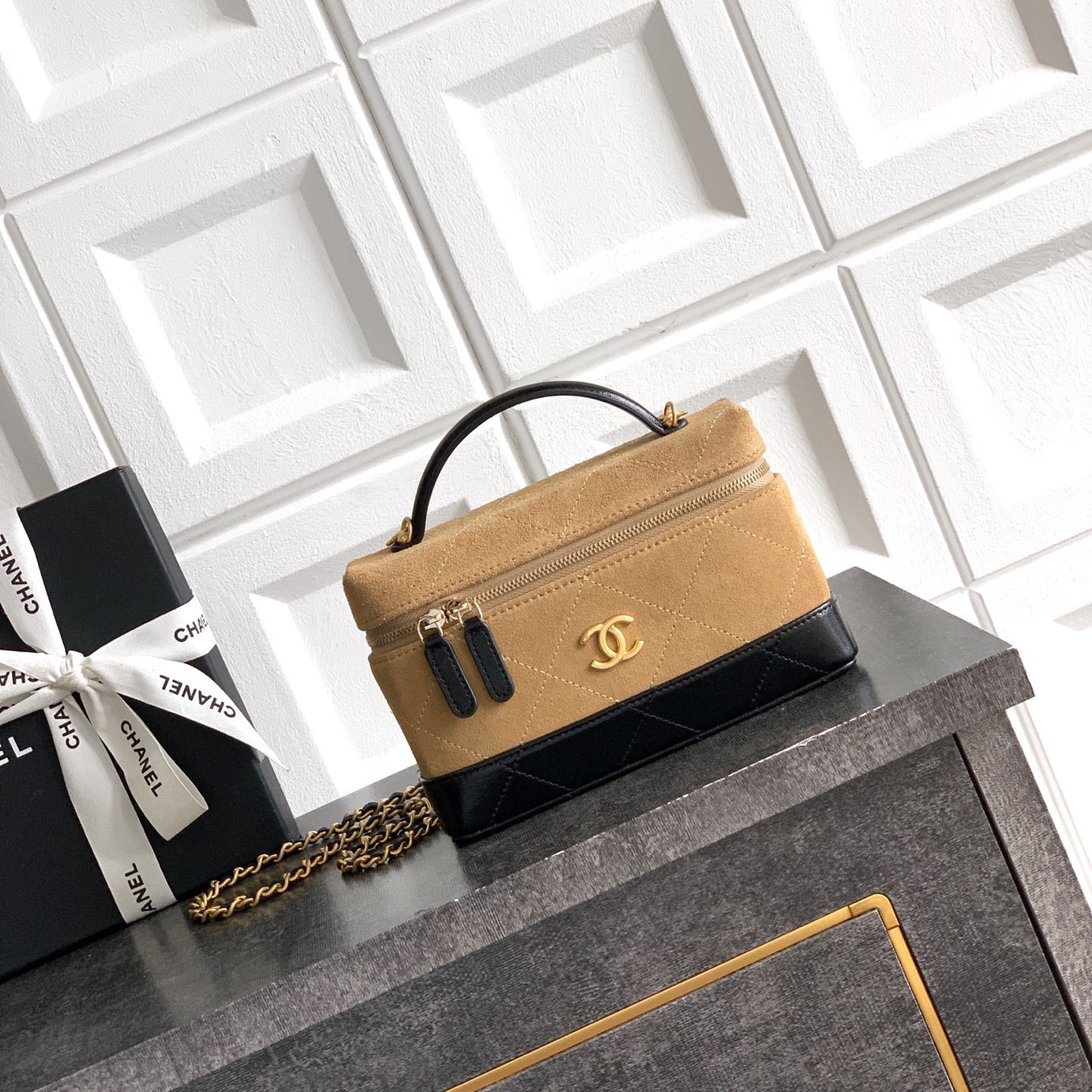 CC SUEDE CALFSKIN VANITY