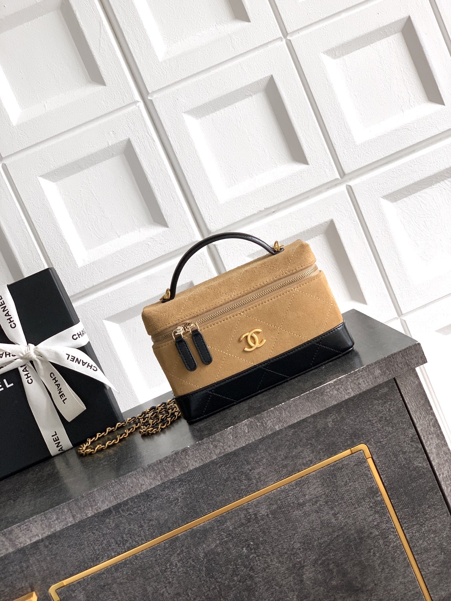 CC SUEDE CALFSKIN VANITY