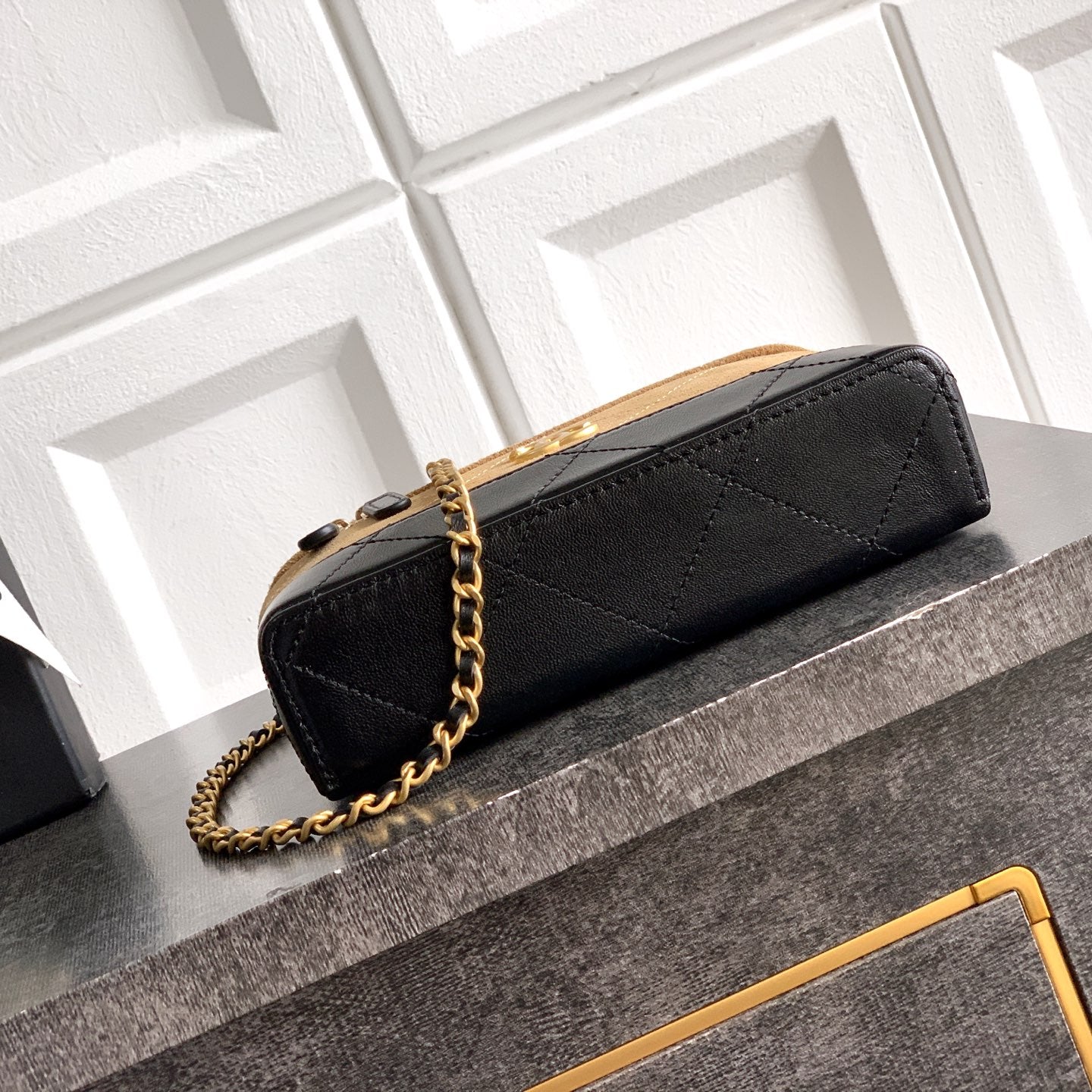 CC SUEDE CALFSKIN VANITY
