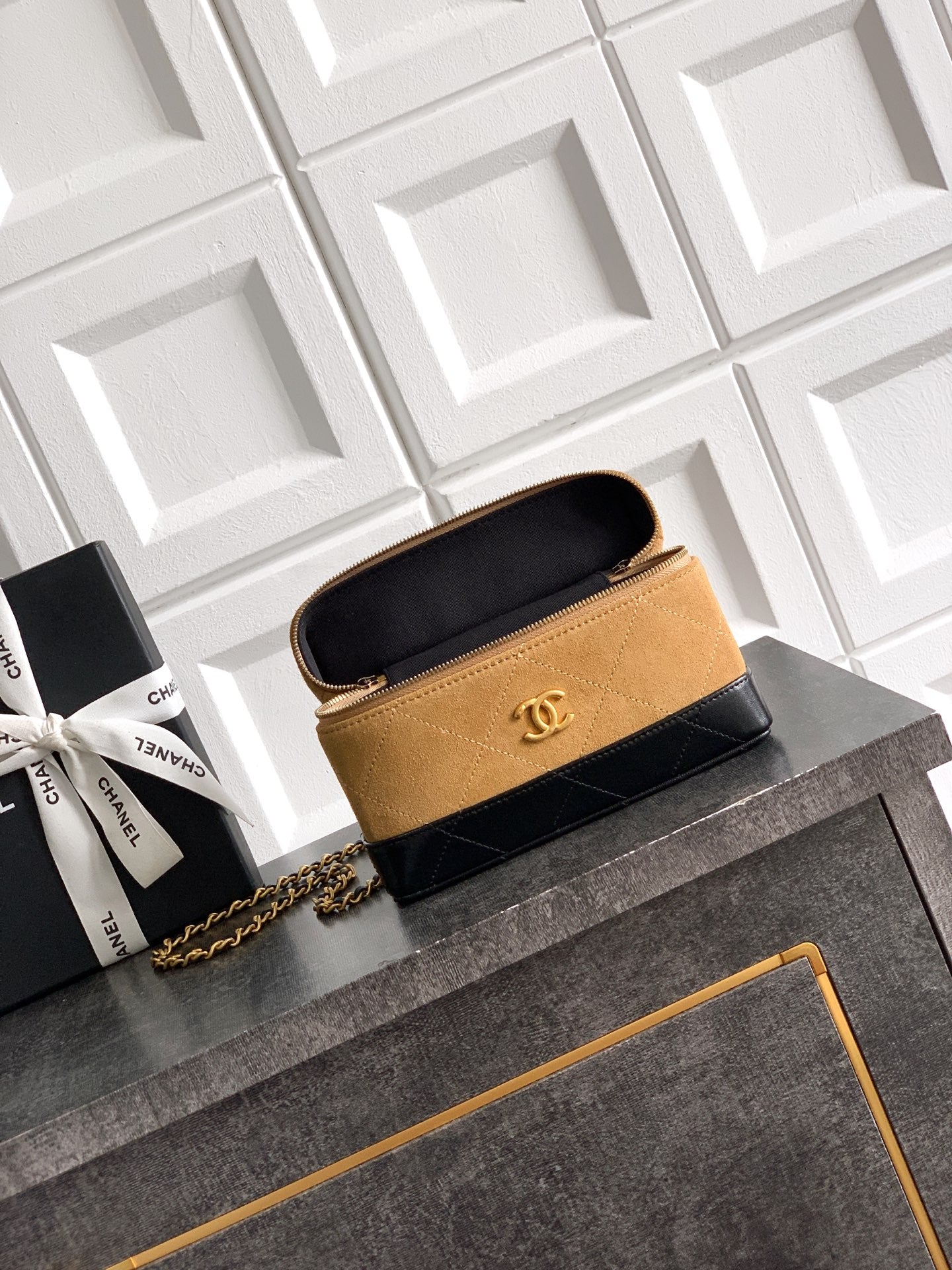 CC SUEDE CALFSKIN VANITY