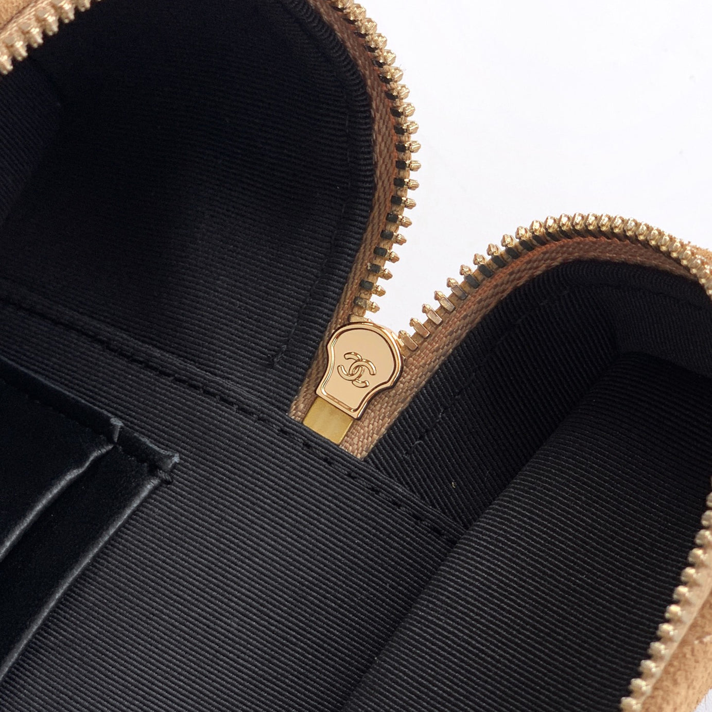 CC SUEDE CALFSKIN VANITY