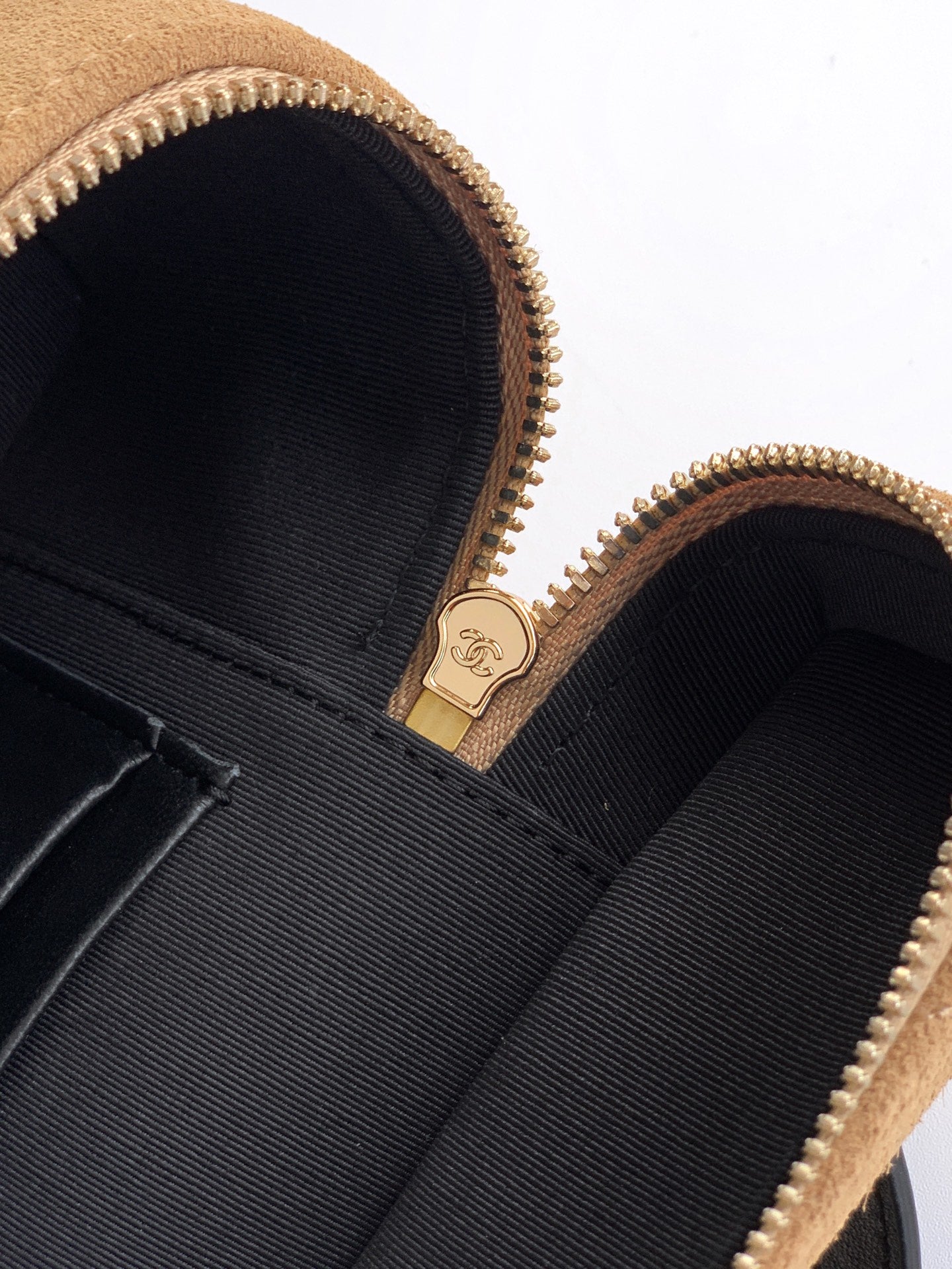 CC SUEDE CALFSKIN VANITY