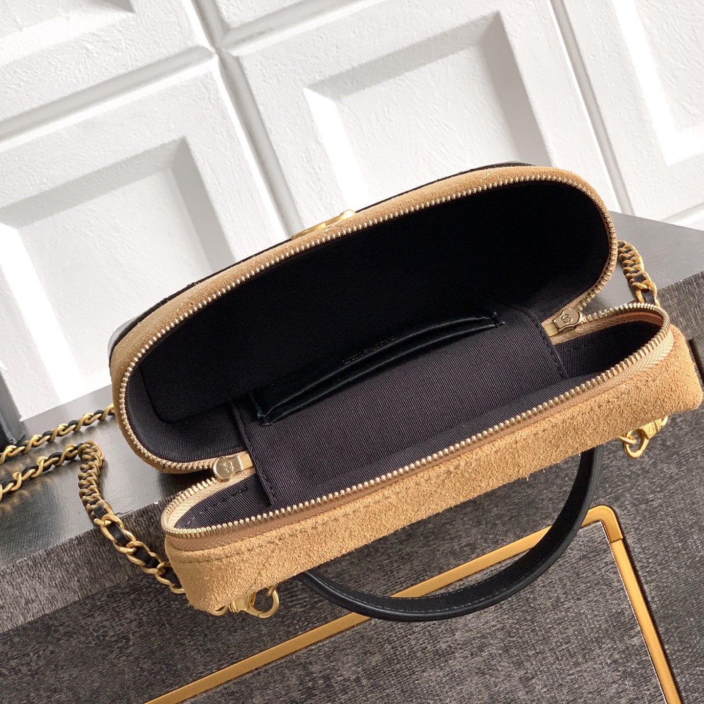 CC SUEDE CALFSKIN VANITY