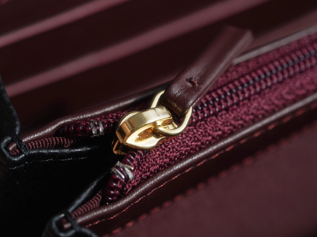 CC CARTERA | NEGRA | INTERIOR VINO