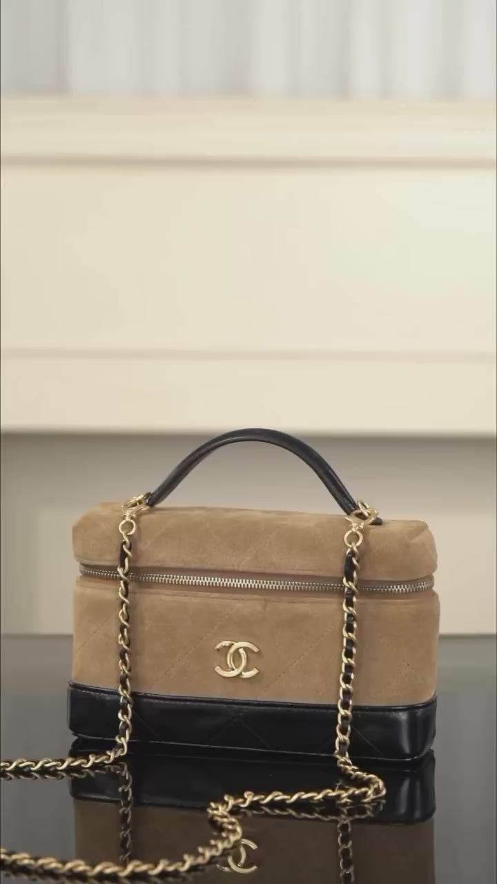CC SUEDE CALFSKIN VANITY